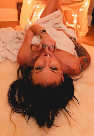 Yanna erotic massage